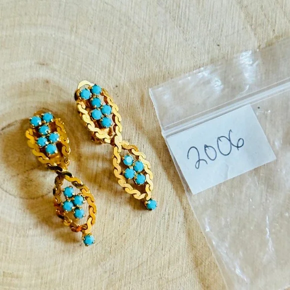 Regal Earrings VTG Blue robin egg rhinestone Gold Tone jeweled Clip dangle 2